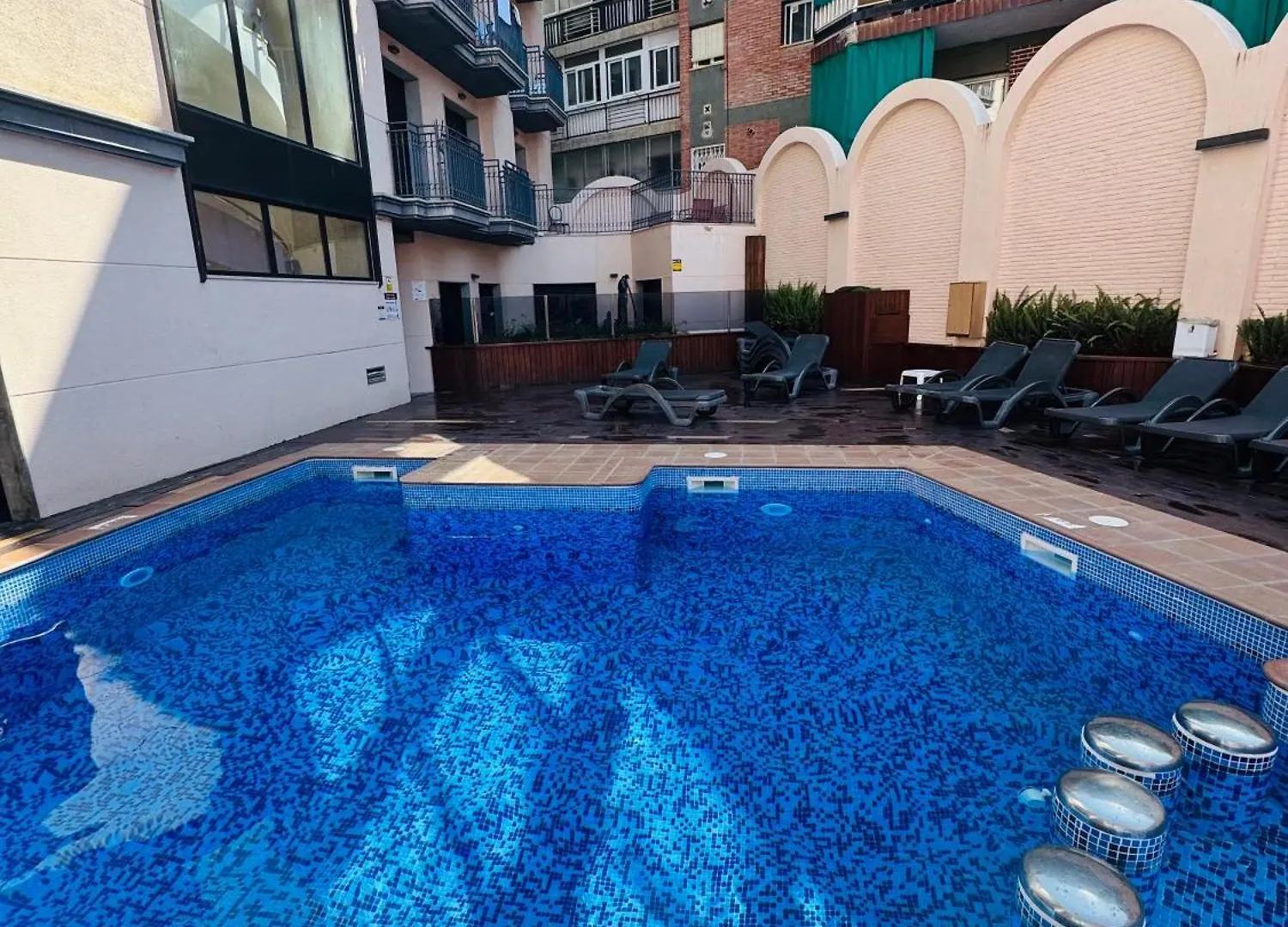 Piso De Simba Cerca De Playa, Con Piscina Y Varias Terrazas 료렛 드 마르 아파트