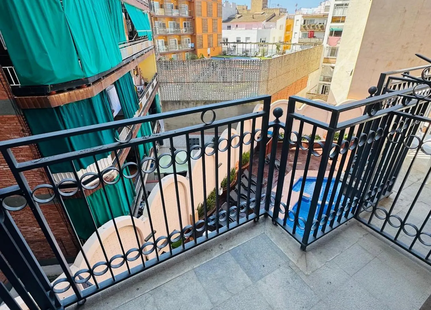 Piso De Simba Cerca De Playa, Con Piscina Y Varias Terrazas 료렛 드 마르 0*,  스페인
